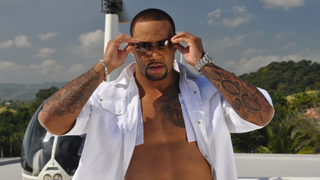 <i>NY Daily News</i> Stretches "NFL Star" To Its Breaking Point